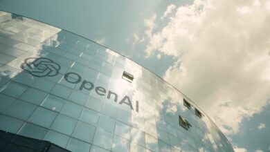 OpenAI تكشف عن أول جهاز بشكل دونات من تصميم جوني آيف بسعر 300 دولار