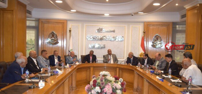 اجتماع طارئ للموافقة على إقامة معرض أهلًا مدارس الرئيسي في القاهرة
