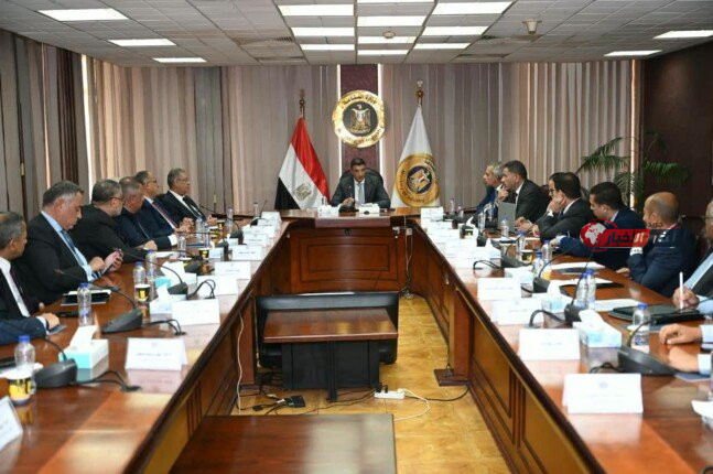 الدولة تستهدف تعزيز الإنتاج المحلي وزيادة التصدير لدعم نجاح البرنامج الوطني للصناعة