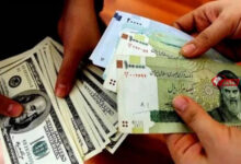 العملة الإيرانية تواصل نزيفها الحاد والدولار يحطم حاجز مليوني ريال