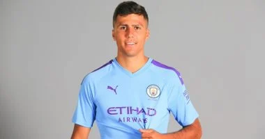 برشلونة يستعد لتقديم رودري للجماهير في مباراته المقبلة أمام الأهلي