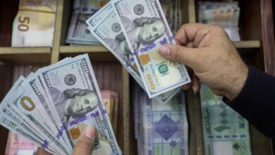 سعر الدولار الأمريكي مقابل الجنيه في البنوك وشركات الصرافة اليوم