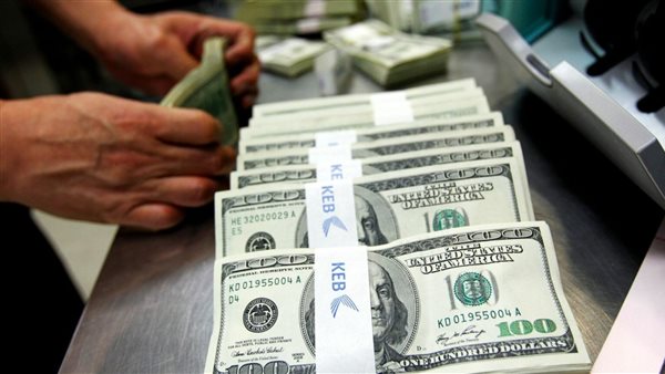 سعر الدولار يتأرجح مع نهاية الأربعاء.. تقلبات حادة واستقرار جديد في البنوك