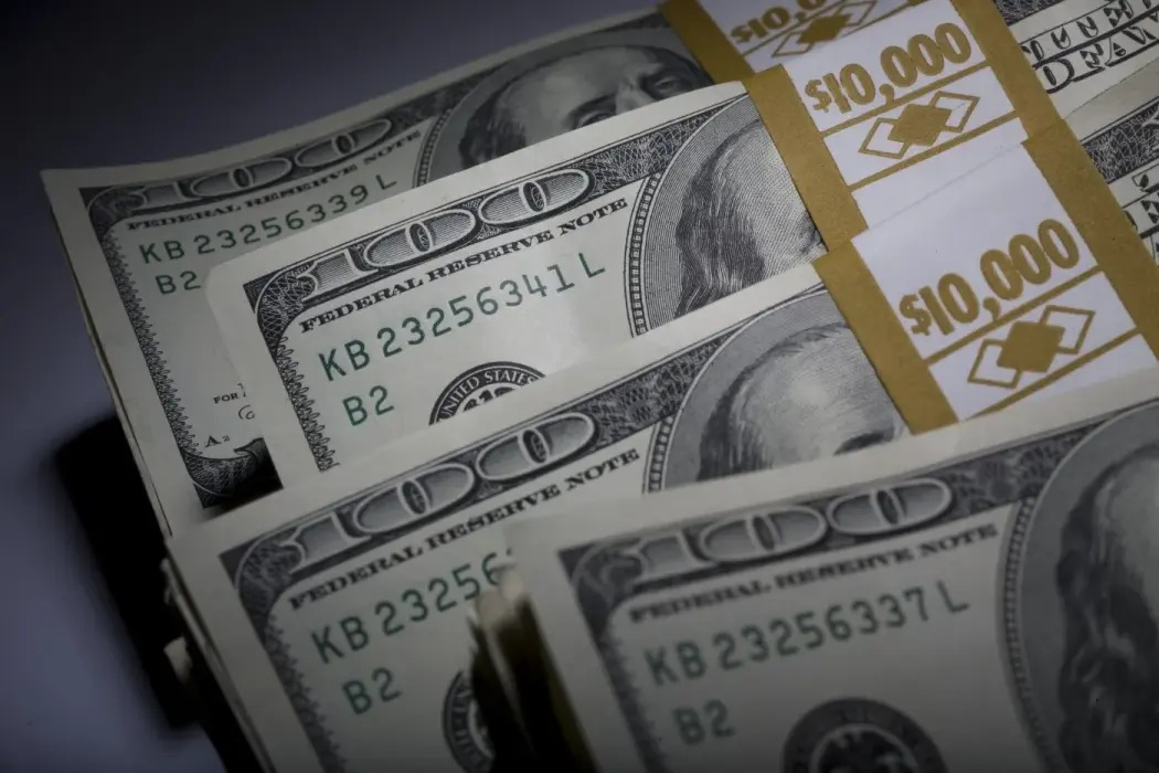 سعر صرف الدولار اليوم 12 أغسطس.. استقرار يميز العملة الخضراء