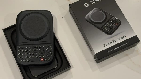 شركة كليكس تقدم لوحة مفاتيح Power Keyboard بأسلوب بلاك بيري متوافقة مع جميع الهواتف مقابل 99 دولار فقط