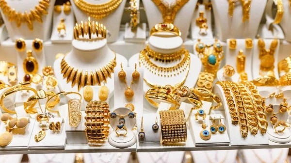 عيار 21 يسجل أعلى مستوى بالمصنعية بعد الارتفاع.. سعر الذهب اليوم الأربعاء 12 أغسطس 2026 في السوق المحلي