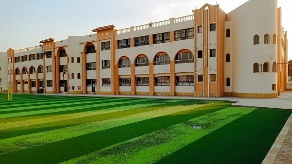 فرصة ذهبية للأشخاص الحاصلين على الإعدادية للتقدم إلكترونيا إلى مدارس المتفوقين قبل انتهاء الموعد