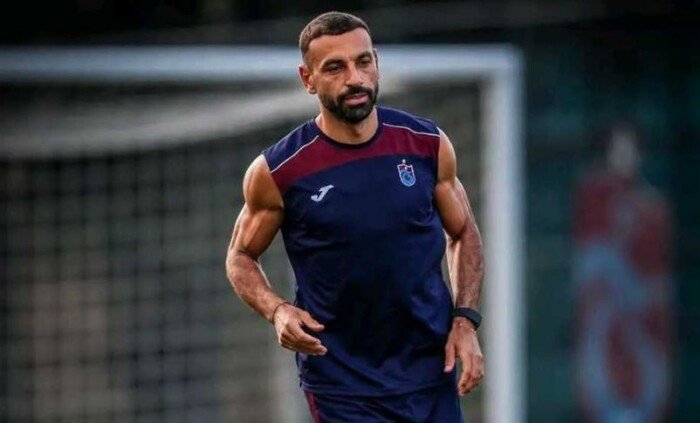 محمد صلاح يرسخ نفسه كرمز عالمي لمدينة طرابزون ويجذب نجوم كرة القدم العالمية إلى فريقها