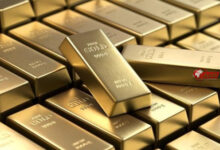 مكاسب الذهب في أغسطس تتبخر.. سعر الذهب اليوم عيار 21 الآن مباشر يتلقى ضربة جديدة