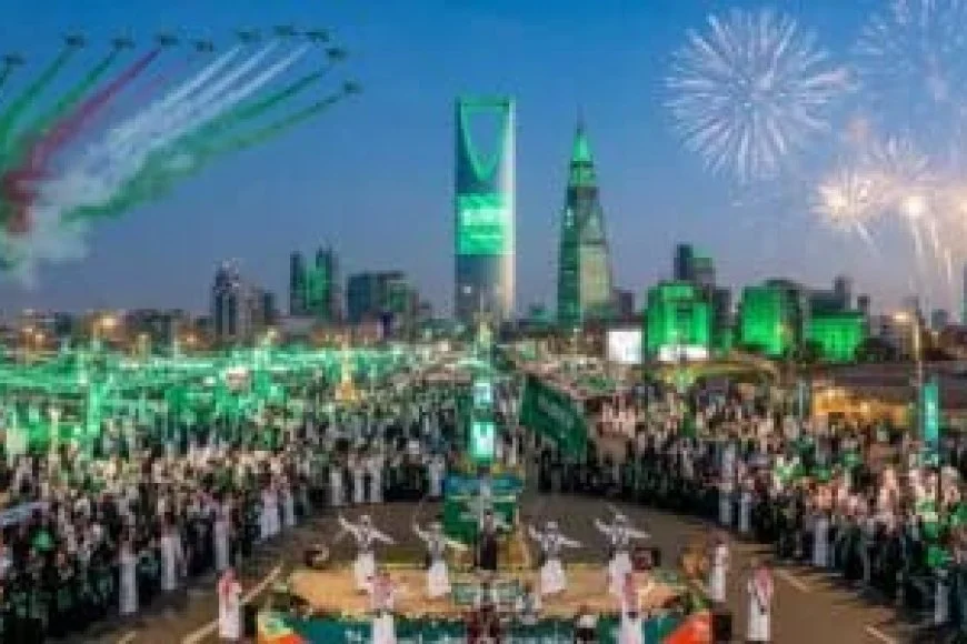 هوية اليوم الوطني السعودي 2026.. شعار "عزنا بطبعنا" وأبرز فعاليات الاحتفال وإجازة القطاعات المختلفة