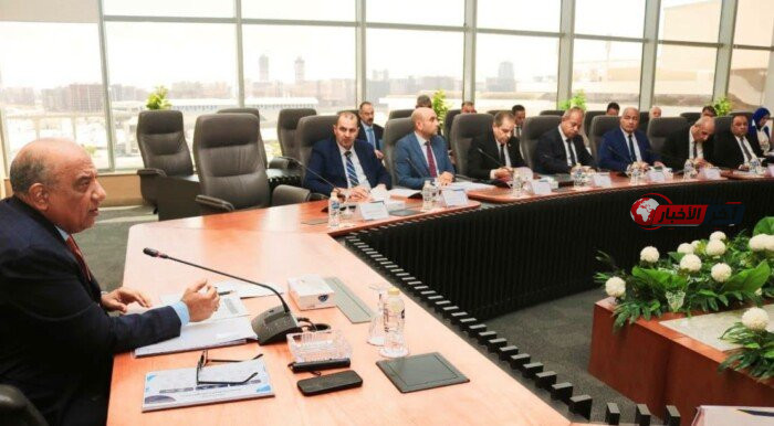 وزير الكهرباء يوجه بسرعة تغيير العدادات المعطلة والتدقيق في الفواتير وسداد المتأخرات لتعزيز الشفافية والكفاءة