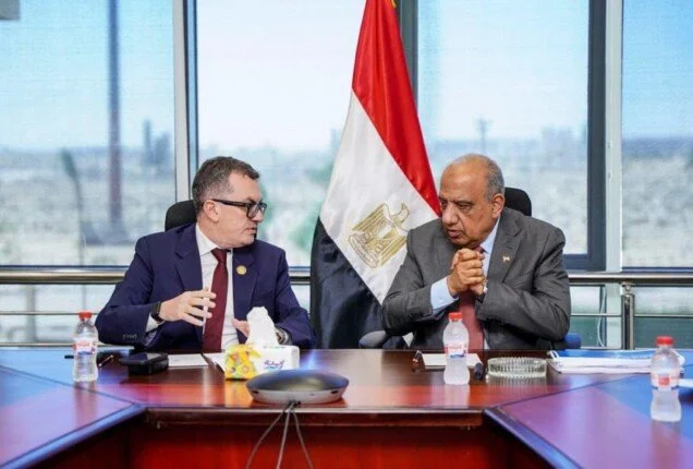وزيرا الكهرباء والتخطيط يناقشان تعزيز التحول نحو renewable energy ودعم البنية التحتية