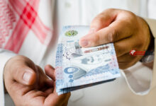 تباين سعر الريال مقابل الجنيه اليوم الثلاثاء في البنوك المصرية وسط ترقب للمستجدات السوقية