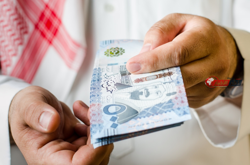 تباين سعر الريال مقابل الجنيه اليوم الثلاثاء في البنوك المصرية وسط ترقب للمستجدات السوقية