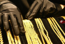 سعر الذهب اليوم عيار 21 الآن مباشر.. مستجدات السوق والتغيرات اللحظية