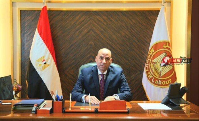 وظائف وزارة العمل.. 855 فرصة للجنسين حتى سن 50 عاما